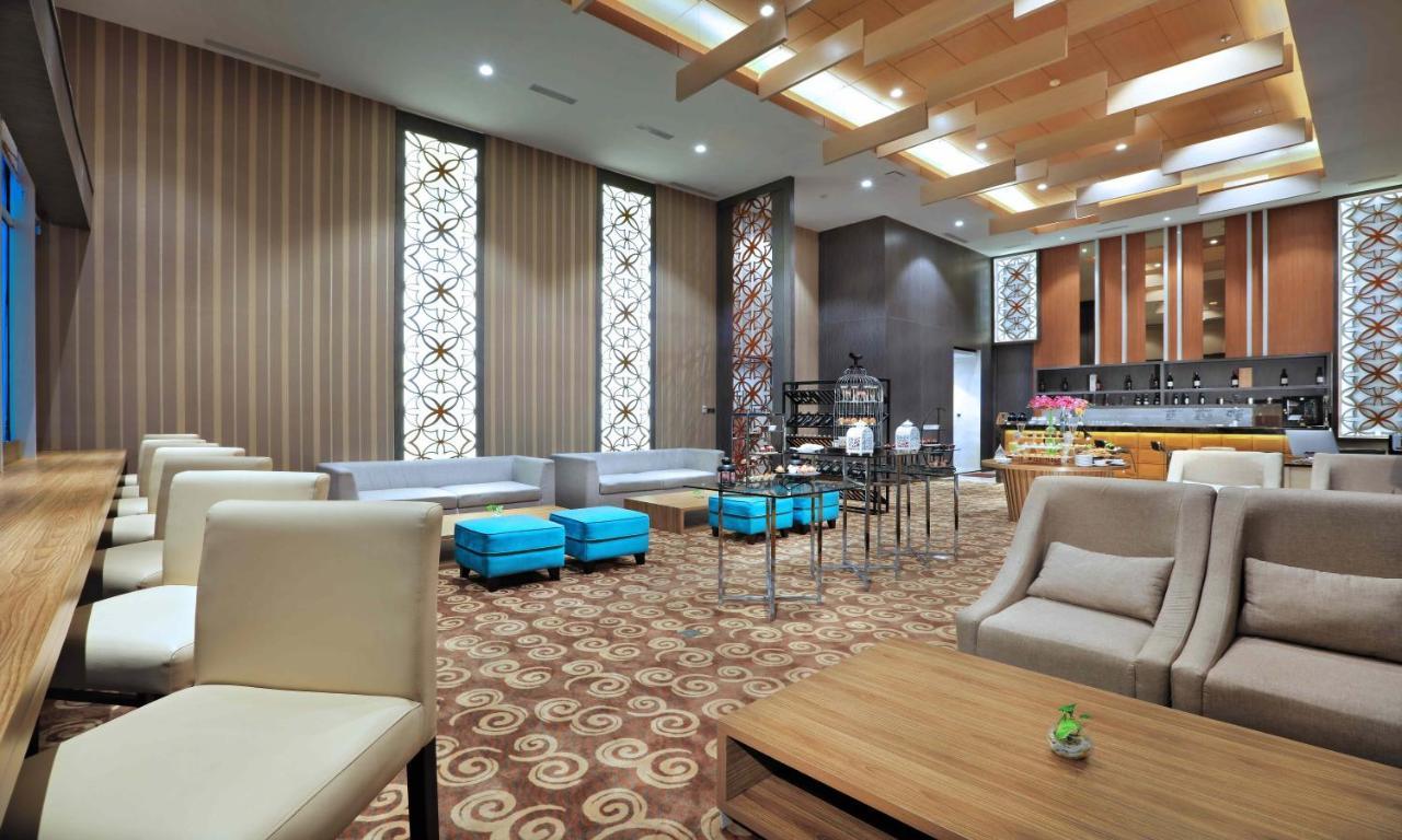 Aston Kartika Grogol Hotel & Conference Center Yakarta Exterior foto