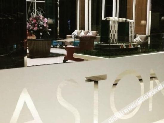 Aston Kartika Grogol Hotel & Conference Center Yakarta Exterior foto