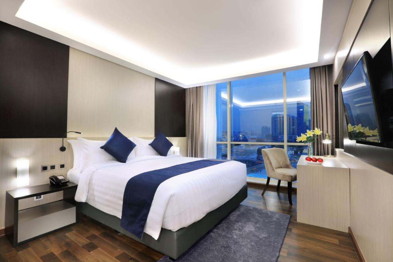 Aston Kartika Grogol Hotel & Conference Center Yakarta Exterior foto