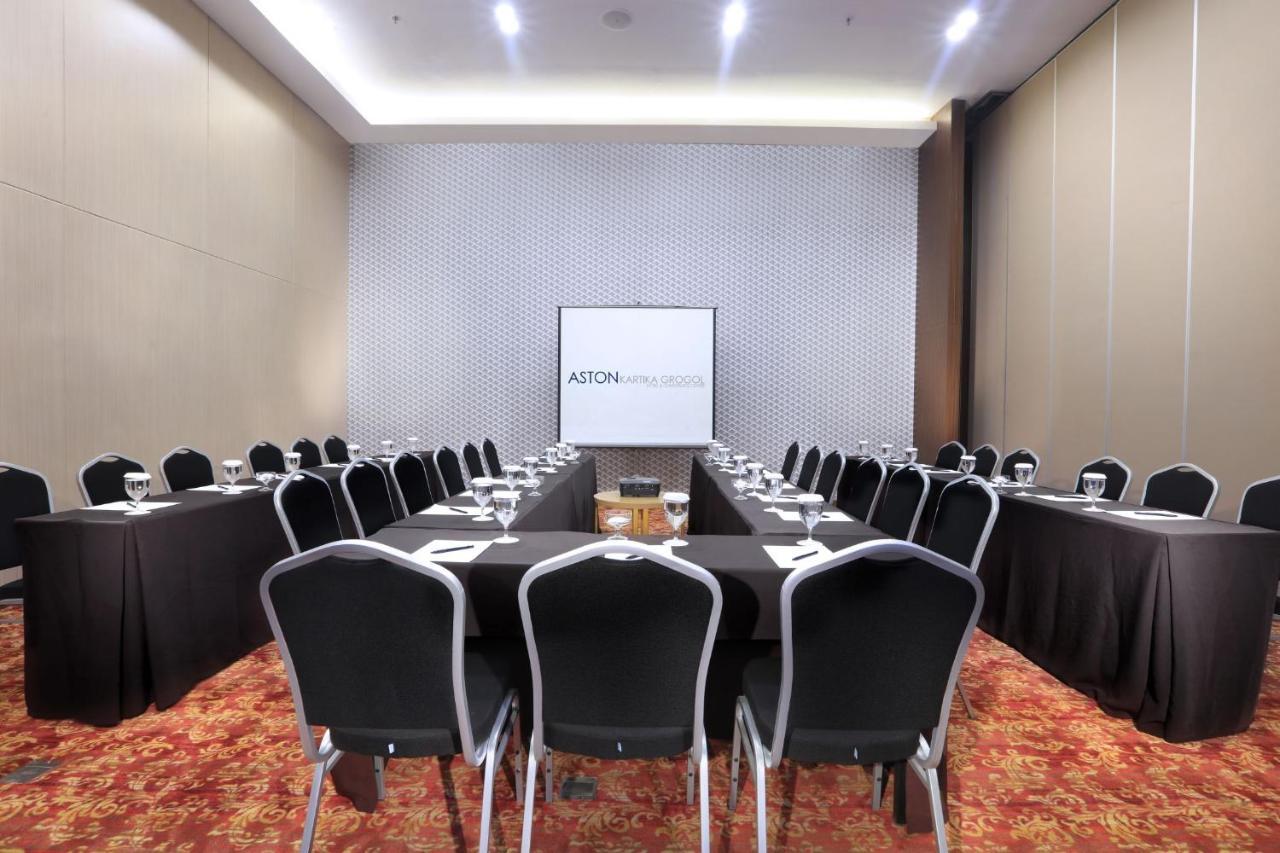 Aston Kartika Grogol Hotel & Conference Center Yakarta Exterior foto