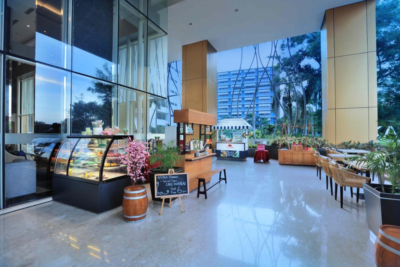 Aston Kartika Grogol Hotel & Conference Center Yakarta Exterior foto