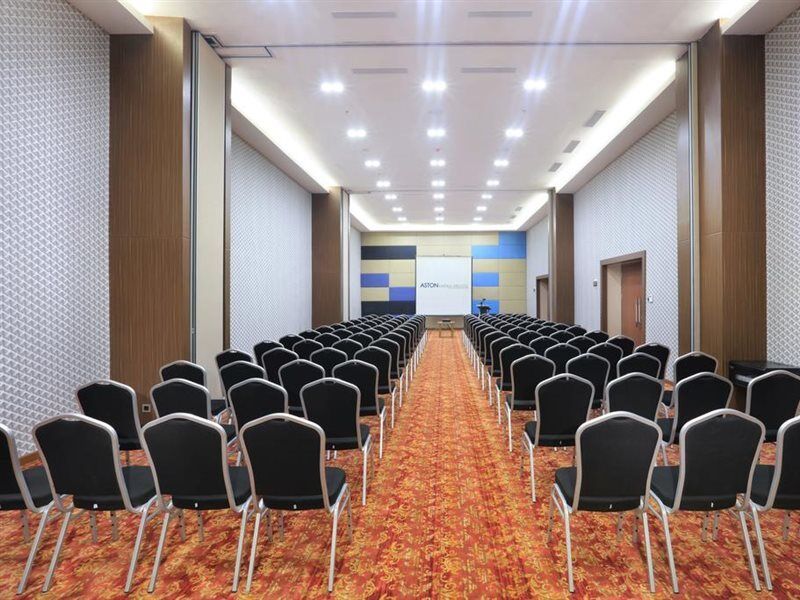 Aston Kartika Grogol Hotel & Conference Center Yakarta Exterior foto