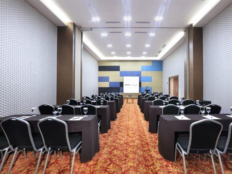 Aston Kartika Grogol Hotel & Conference Center Yakarta Exterior foto